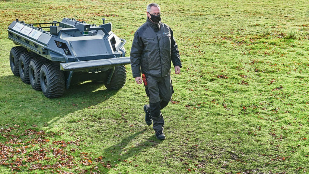Discover how the Agriculture Pathology Institute leverages Rheinmetall Mission Master autonomous vehicles and cutting-edge AI to enable 24-hour AI farming, optimize resource management, and transform large-scale agriculture through innovative automation and precision engineering.